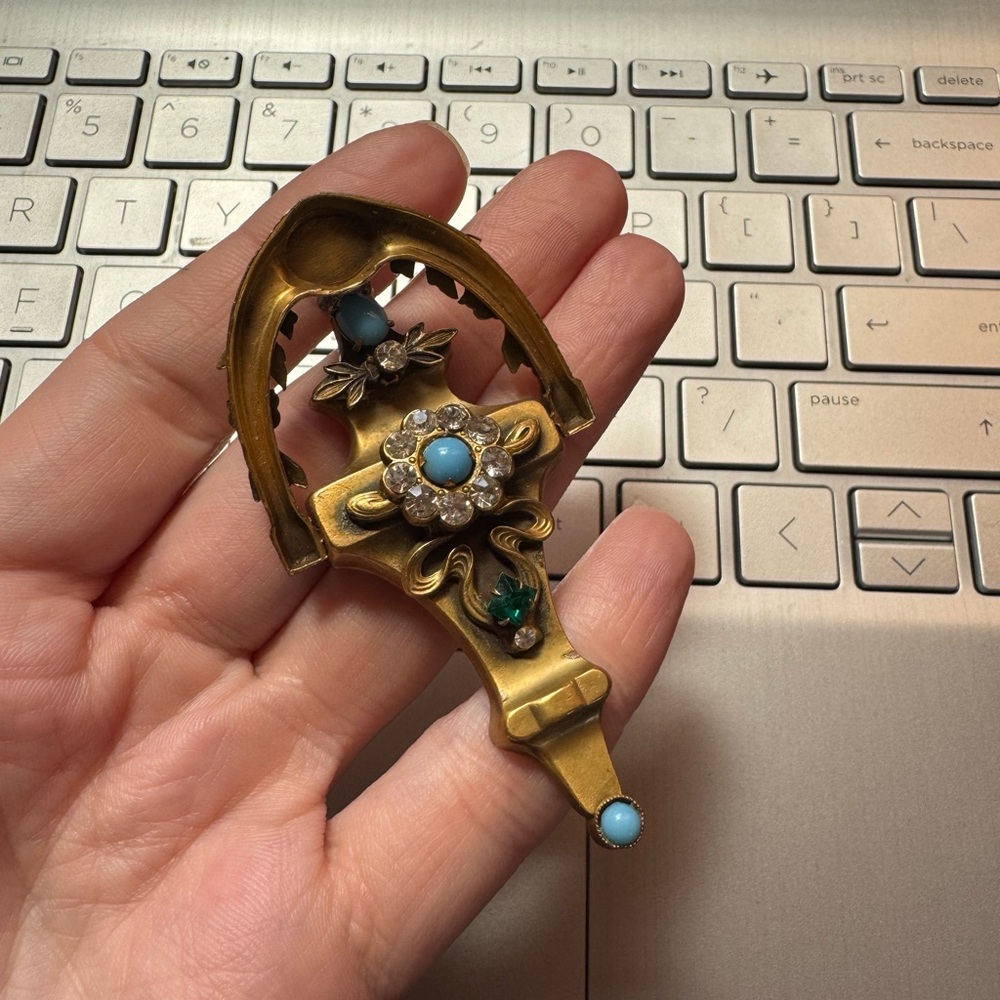 1940s Vintage Coro Mechanical Doorknocker Brooch - Picture 2 of 5